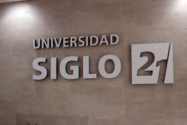 Estudiantes en el Centro de Aprendizaje Universitario Villa Lugano